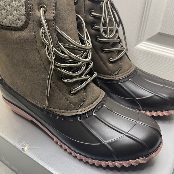 Cloudwalkers Lexi Sweater Trim Women’s Weather Boot Black & Tan 10W by Avenue - Picture 6 of 15